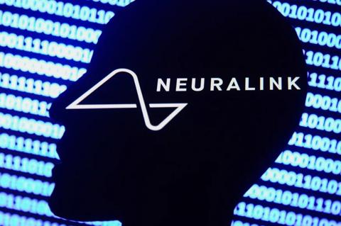 شركة Neuralink تفتح باب الطلبات لإجراء تجارب
